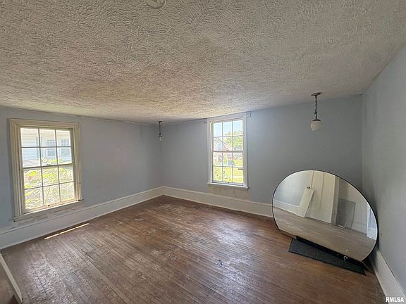 17th image of 114 E Briarwood Ct