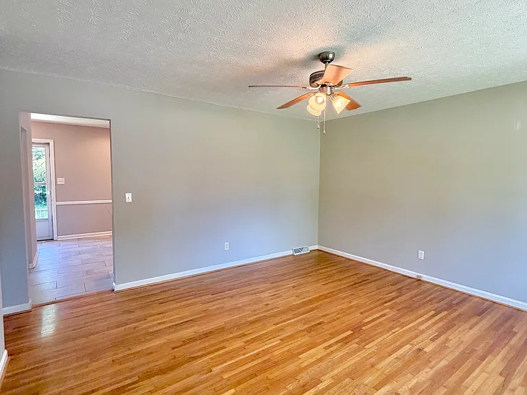 3339 Sutherland Dr — Photo 8