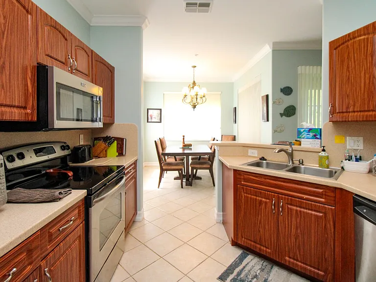 817 Carrick Bend Cir #101 — Photo 34