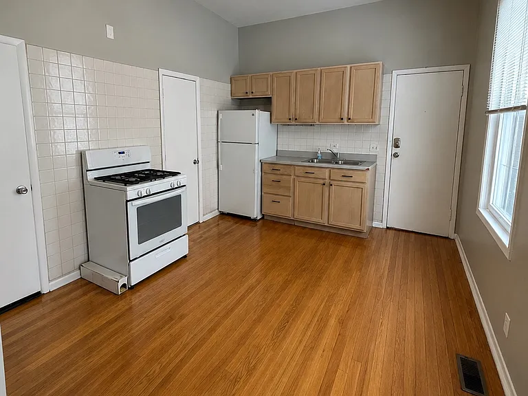 2028 W Armitage Ave #2R — Photo 4