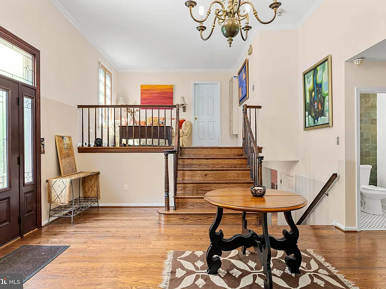 644 Robinson Ln — Photo 24