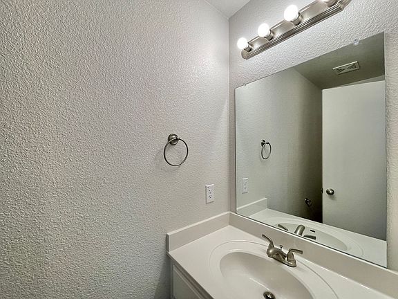 3rd image of 1708 Castroville Trl #B