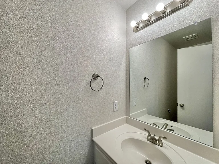 1708 Castroville Trl — Photo 29
