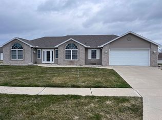 221 Broadmore Cir, Angola, IN 46703