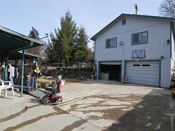 2nd image of 5932 N Montevista Pl