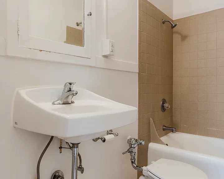 Campus Apartments 6 Weeks Free | Spacious Studio In Heart of the U District — Photo 11