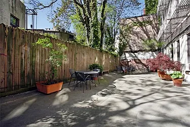 Rented by R New York