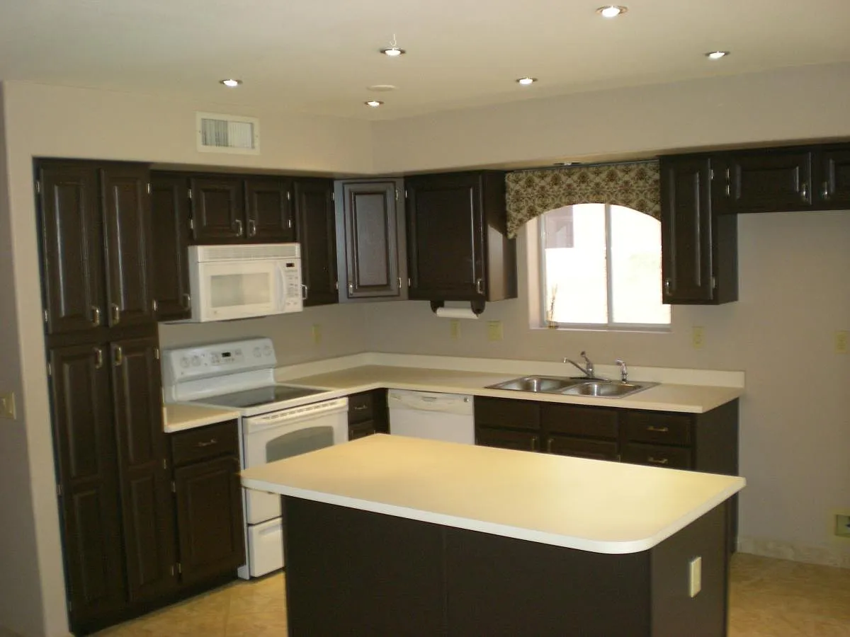 4 bed, 2.5 bath, 2047 sqft, $2,700 — Photo 3