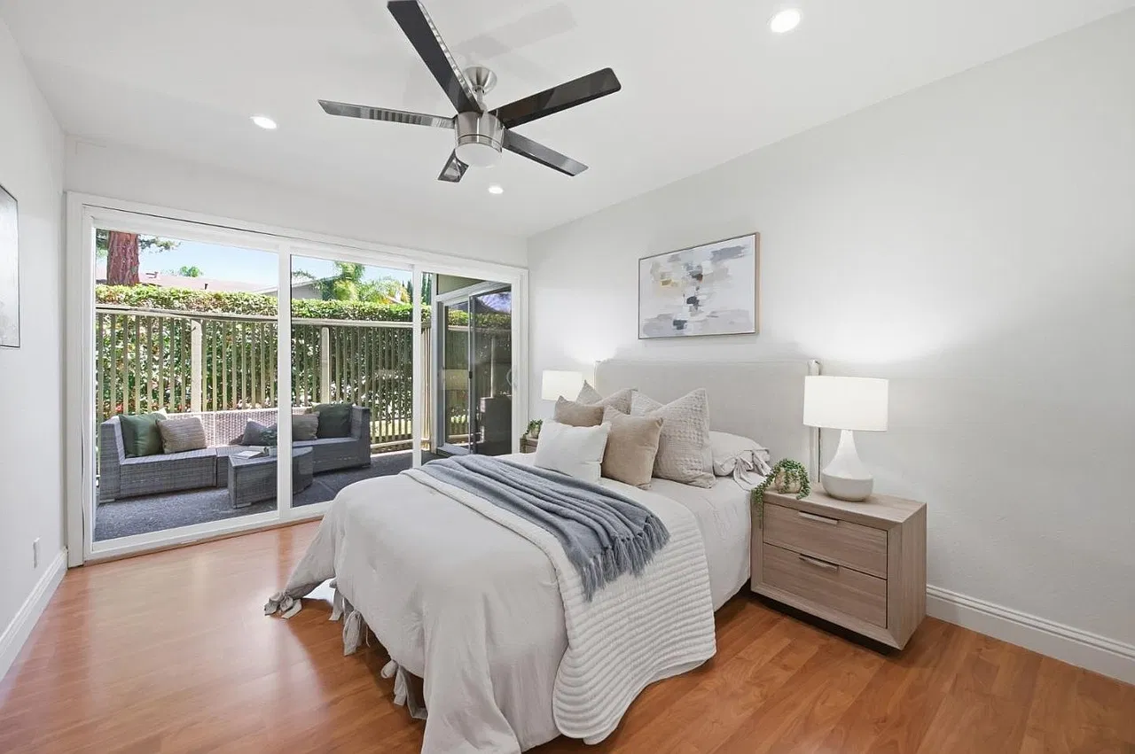 2 bed, 967 sqft, $3,350 — Photo 2