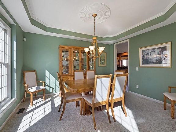 5th image of 3132 Darien Ln