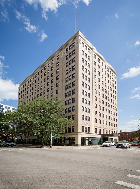 1st image of 5107 S Blackstone Ave APT 1002