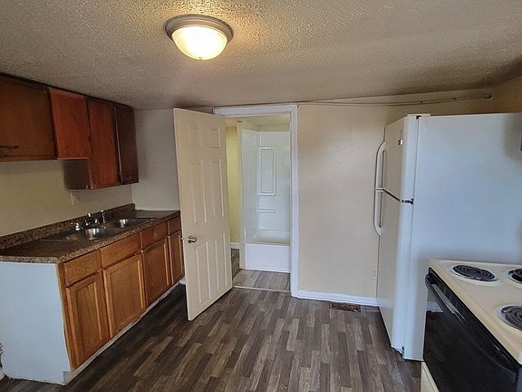 4th image of 1250 S Illinois St