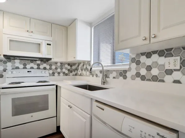1501 Crescent Circle #B10, Lake Park, FL 33403