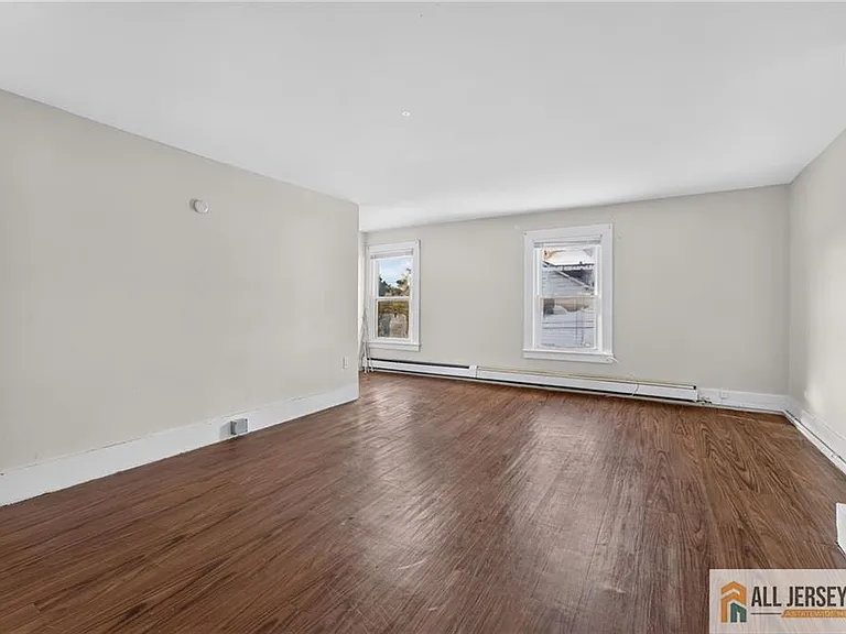 9 Hahn St — Photo 11