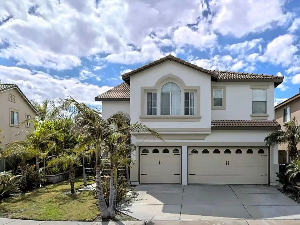 5884 Ventana Dr