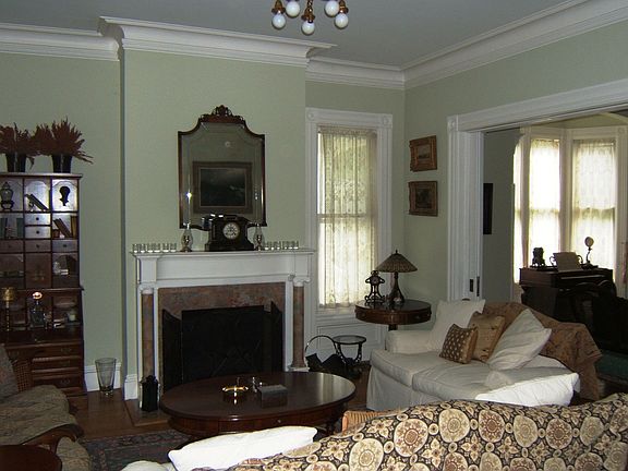 Living Room w/fireplace