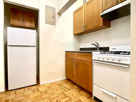 5th image of 542 E 79th St APT 3I