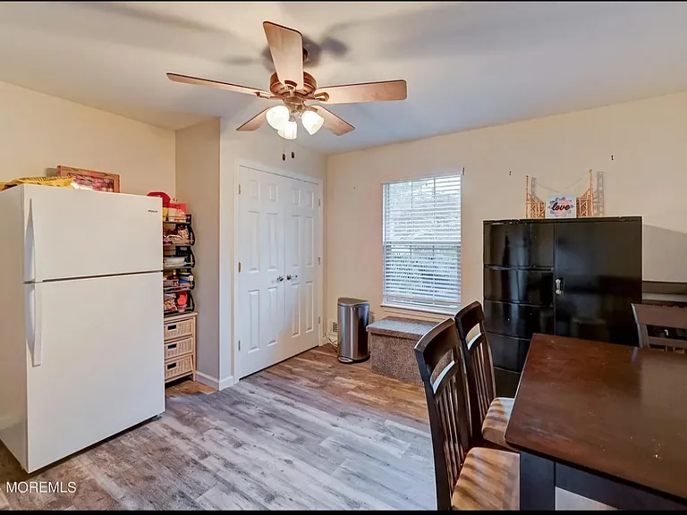 1375 Larchmont Ave — Photo 17