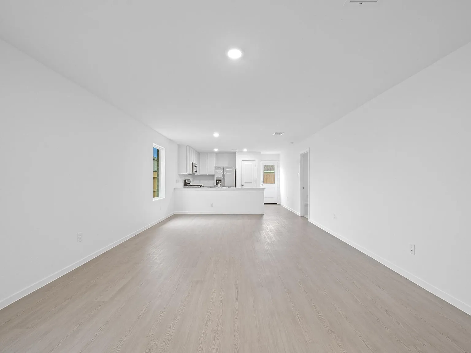 4 bed, 2.0 bath, $2,300 — Photo 4