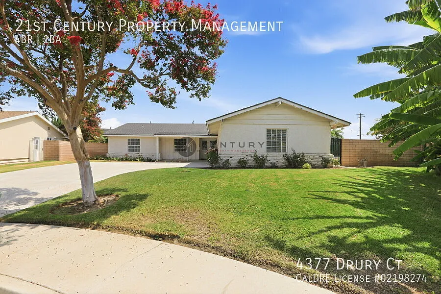 Spacious Riverside Home with Pool, Entertaining Spaces & Expansive Lot — Photo 3