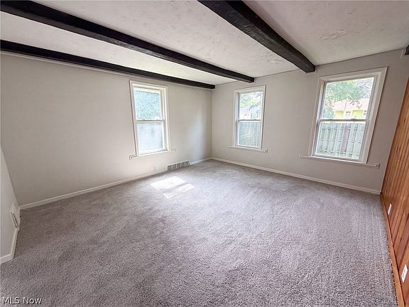 4th image of 805 Carson St