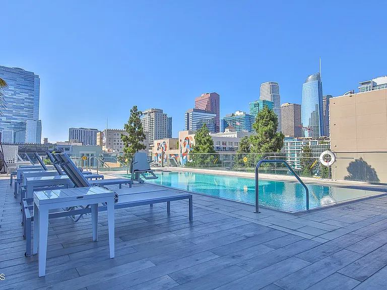 1050 S Grand Ave #2001 — Photo 12