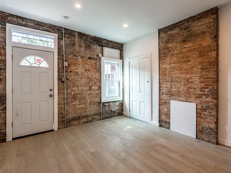 2205 Carey Way — Photo 5