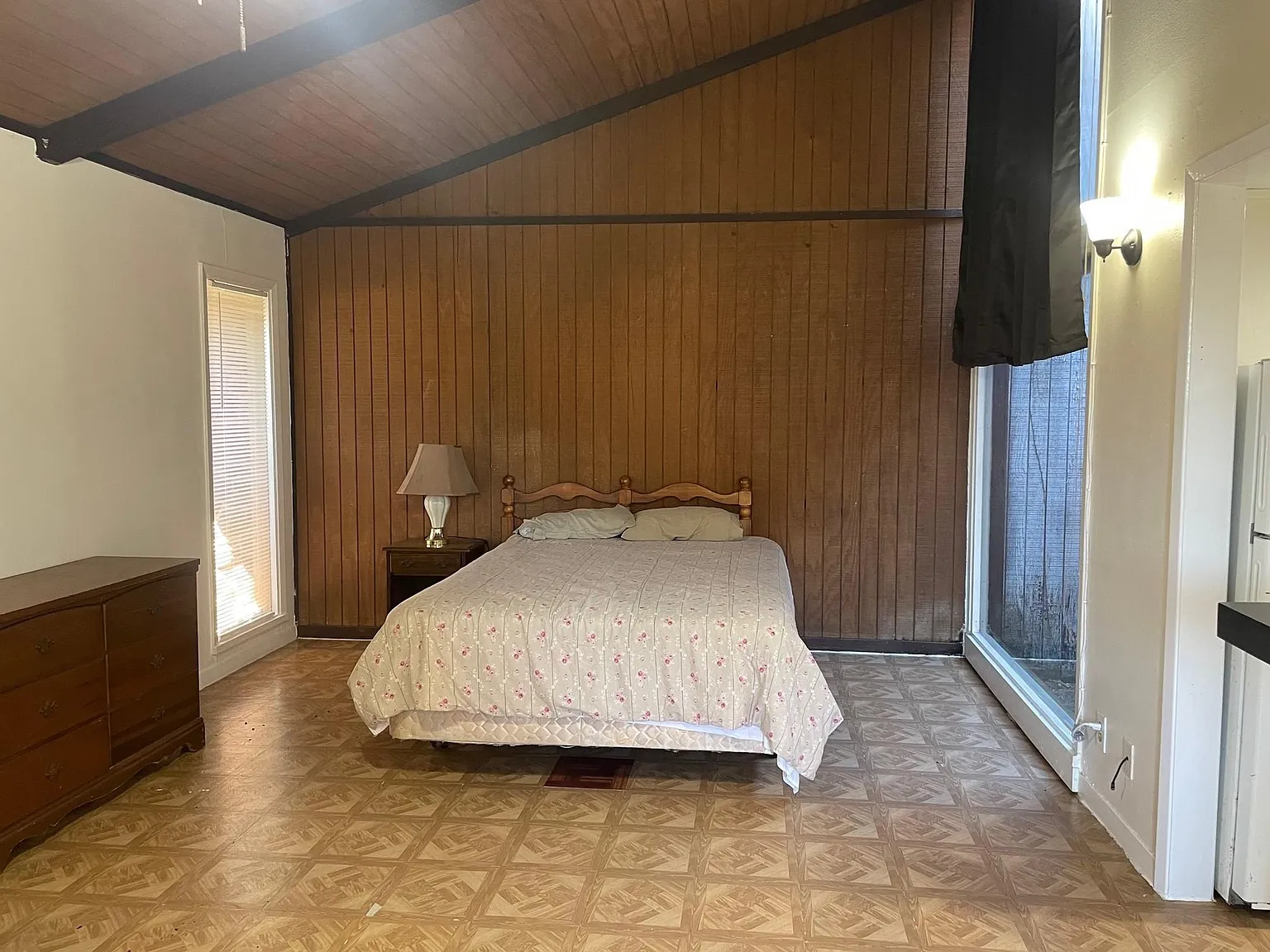 1 bed, 1.0 bath, 420 sqft, $950 — Photo 2