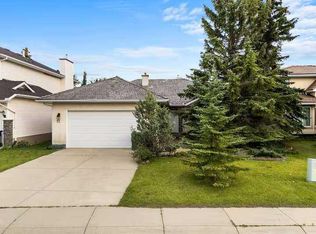 11 N Hawkmount Hts NW, Calgary, AB T3G 3S4