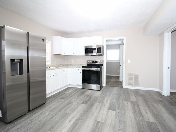 4th image of 310 Moore St