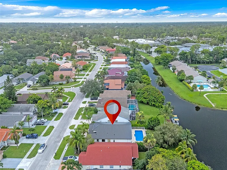 758 Lake Wellington Dr — Photo 42