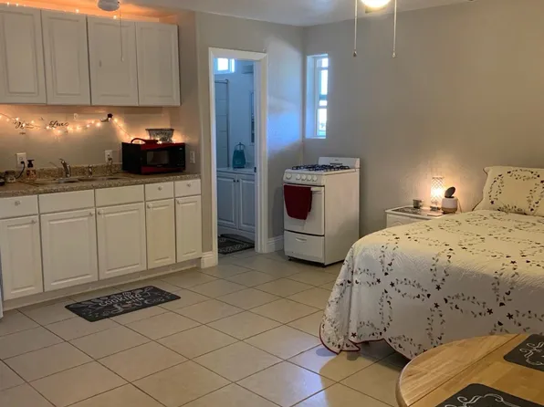 1516 Calavo Dr #3, Escondido, CA 92026