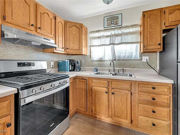 5th image of 461 Westgate Blvd