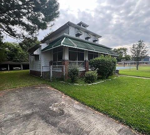 3rd image of 1531 Highland Ave