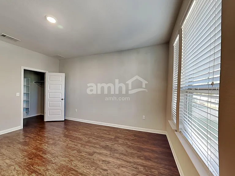 8013 Turnberry Ln — Photo 11