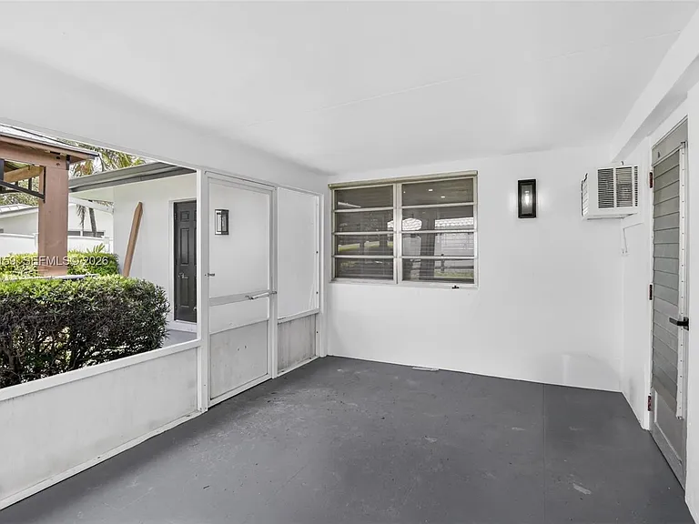 1320 SE 10th St — Photo 39