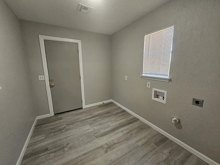 1446 NW 22nd St — Photo 9