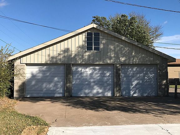 2nd image of 601 E Fresno Ave