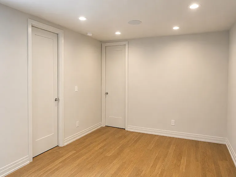 241 W 13th St #17 — Photo 9