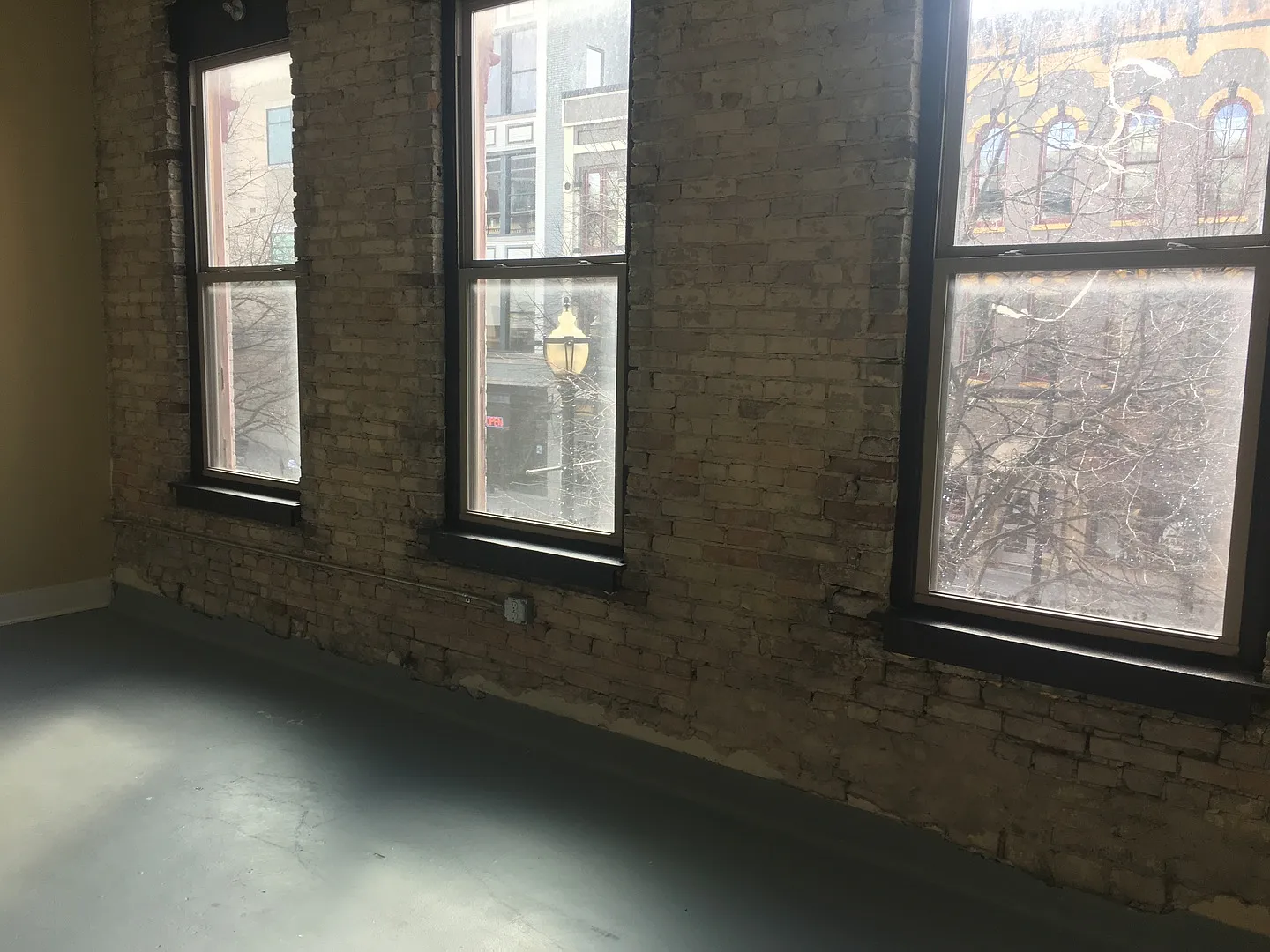 56 Monroe Center -Affordable downtown living! — Photo 4