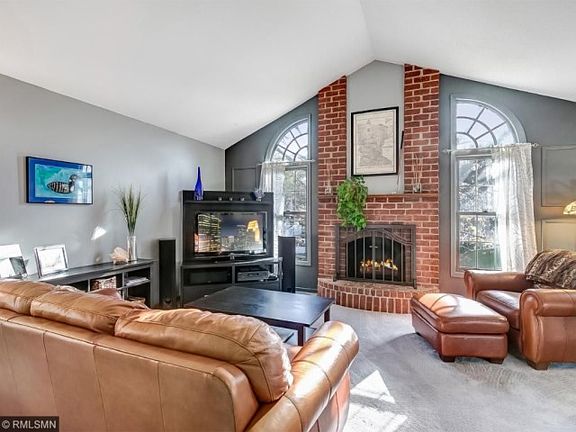 5th image of 8827 Knollwood Dr