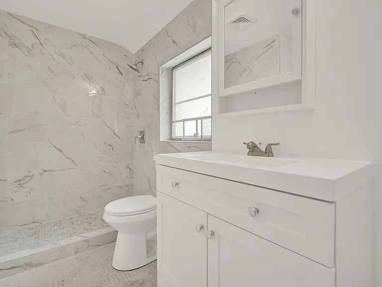 134 Salamanca Aveapt 16 #B — Photo 9