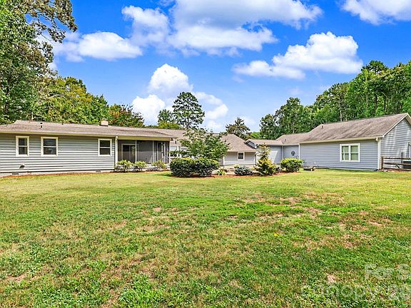 5th image of 3201 Fairforest Dr