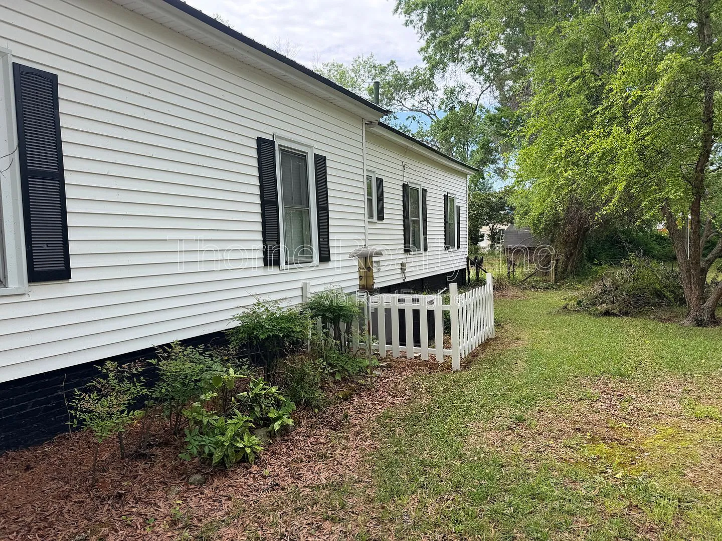 3 bed, 2.0 bath, 1762 sqft, $1,400 — Photo 2