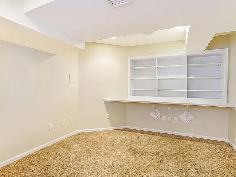 66 Apawamis Ave — Photo 28