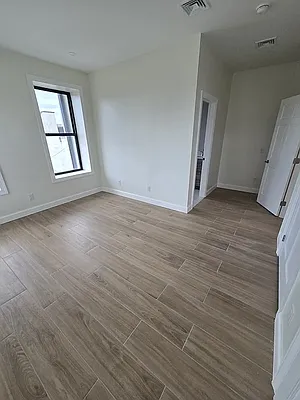 Rented by Outlive | media 10