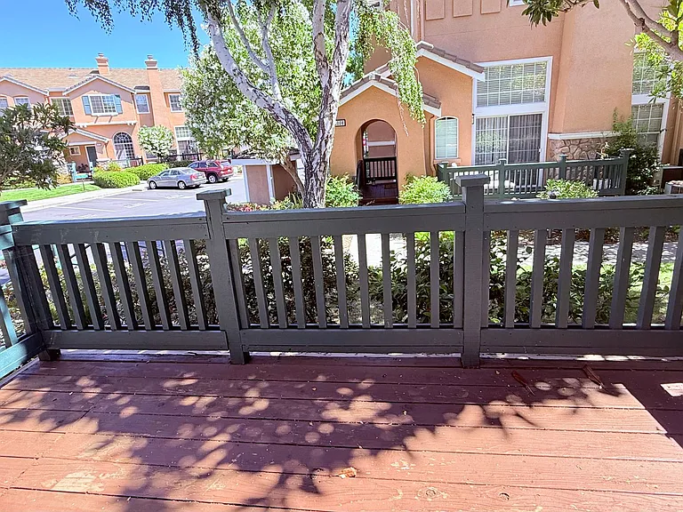 401 Skylark Ct — Photo 11