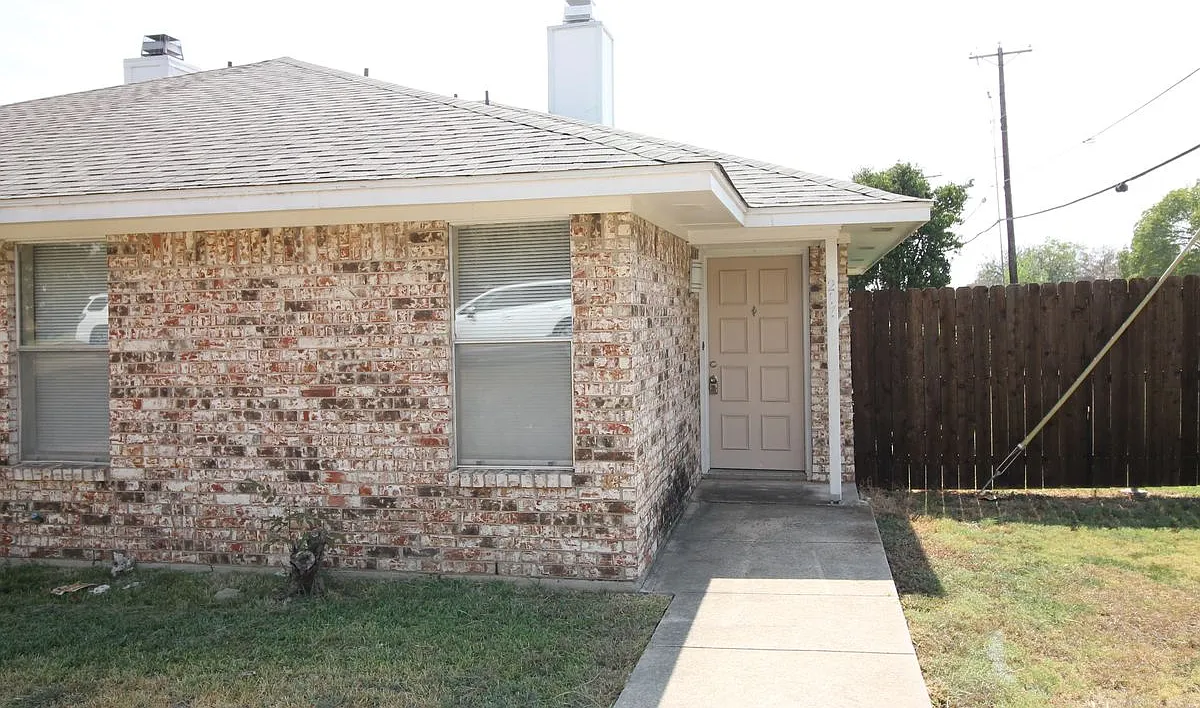 2 bed, 2.0 bath, 1032 sqft, $1,600 — Photo 1