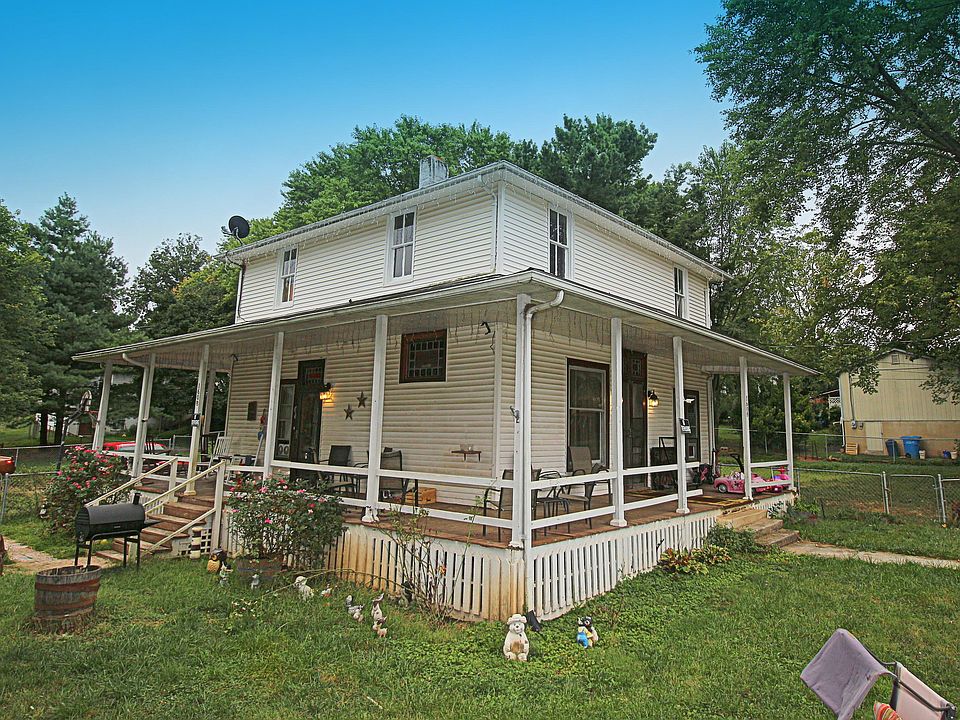 1st image of 1618 18th St NE