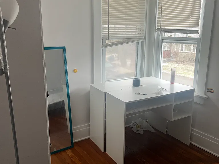 129 Montrose Ave — Photo 12
